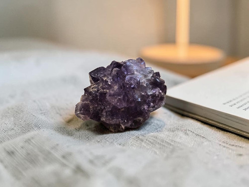 Druse d’améthyste naturelle pour une ambiance apaisante