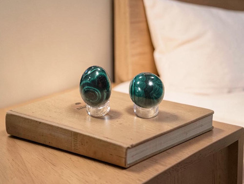 Galets en malachite naturelle