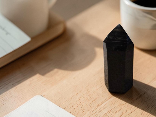 Sphère en tourmaline noire Schorl pour l’ancrage énergétique